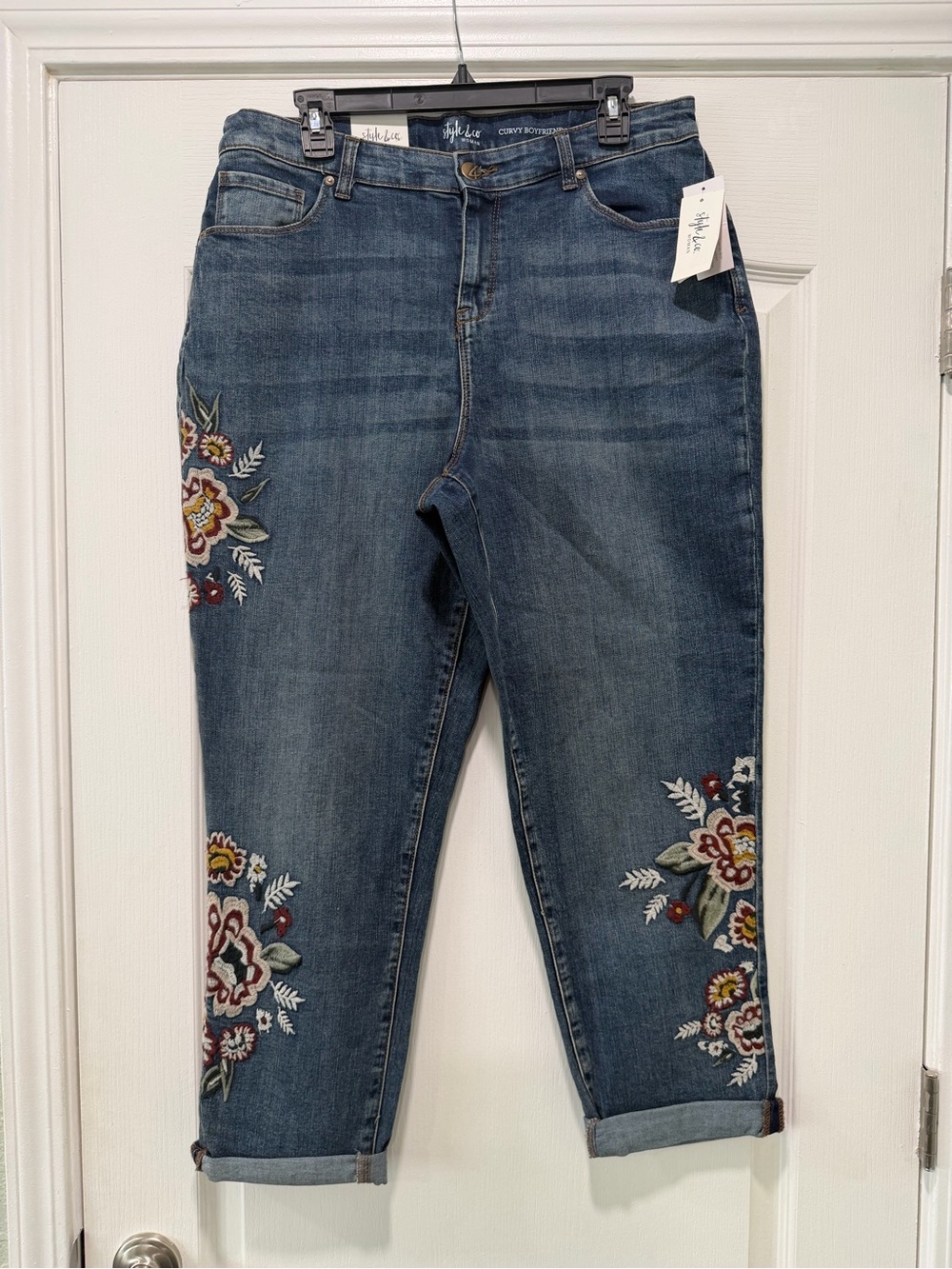 NWT Style & Co Curvy Boyfriend Mid Rise Embroidered Floral Blue Denim Jeans
